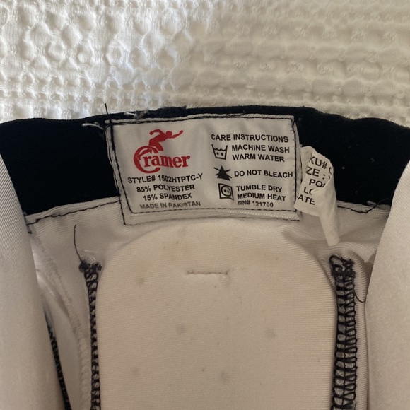 Cramer Youth Football Girdle: 4 pads plus tailbone pad - Picture 4 of 4